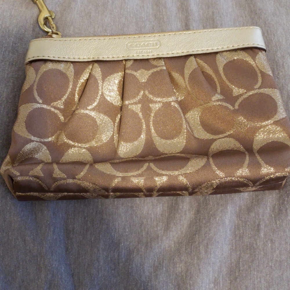 Couch wristlet